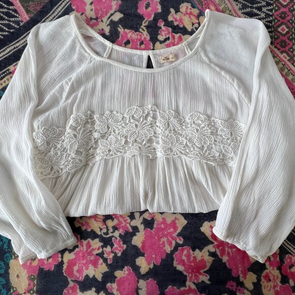 Hollister Peasant Romantic Cream Top, Key Hole Back, Sz. Large, Like New! - Picture 3 of 12